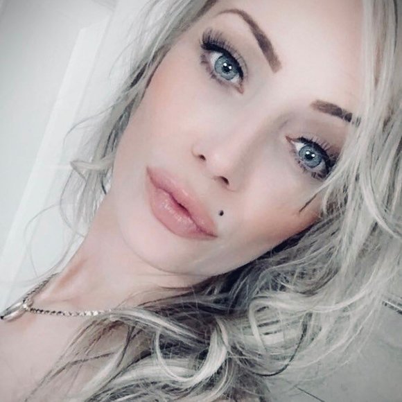 Meet your Posher, Amanda - Picture 1 of 1